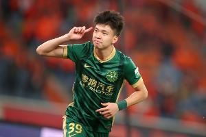 67分钟伤退😣王钰栋本场数据：2射2正1进球 2关键传球 评分7.9